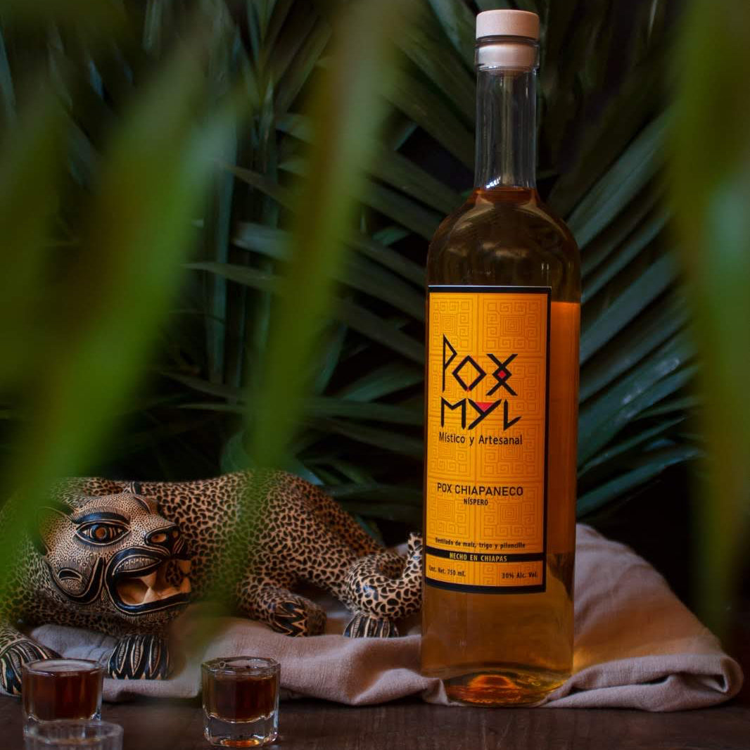 Pox artesanal chiapaneco níspero